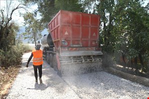 Kaş Kasaba’da asfalt serimine başlandı